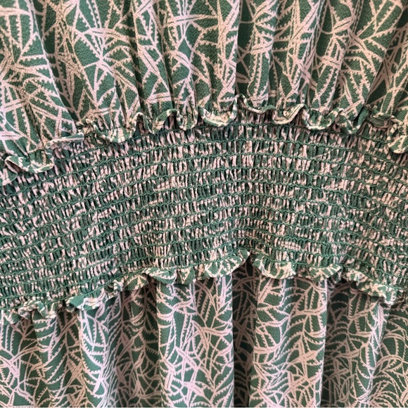 Max Studio smocked flutter sleeve green maxi dress Size Large - Picture 3 of 7